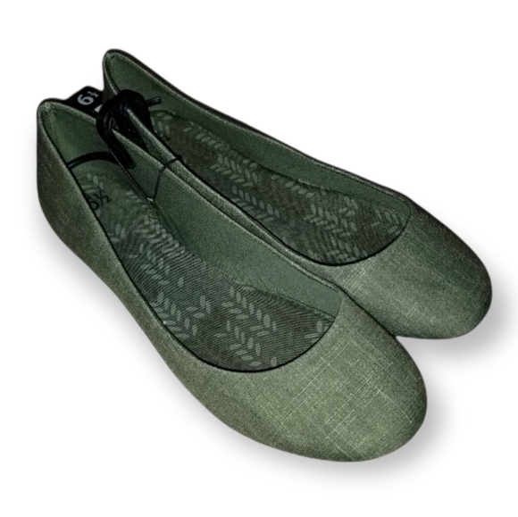 Women's Classic Flats - Picture 4 of 7